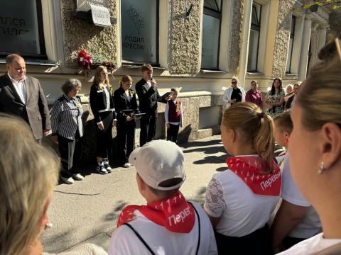 Памятная акция у дома Тани Савичевой Памятная акция у дома Тани Савичевой
