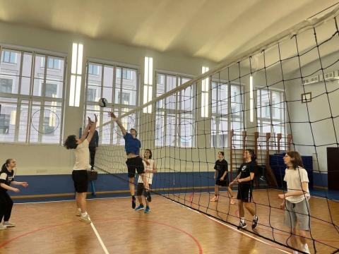 Внутришкольные соревнования по волейболу