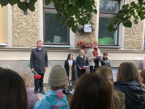 "Осталась одна Таня..." "Осталась одна Таня..."